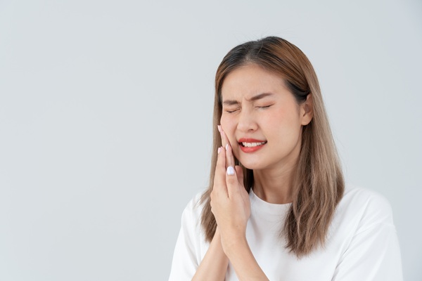 Should I Visit An Emergency Dentist For An Abscessed Tooth?